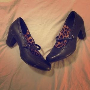 Black heeled Clark’s